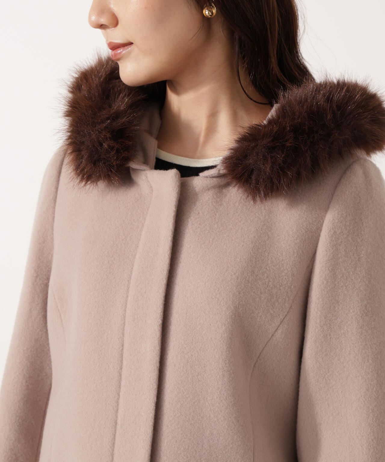 【加藤栞さん着用】モッサフードフェイクファーロングコート