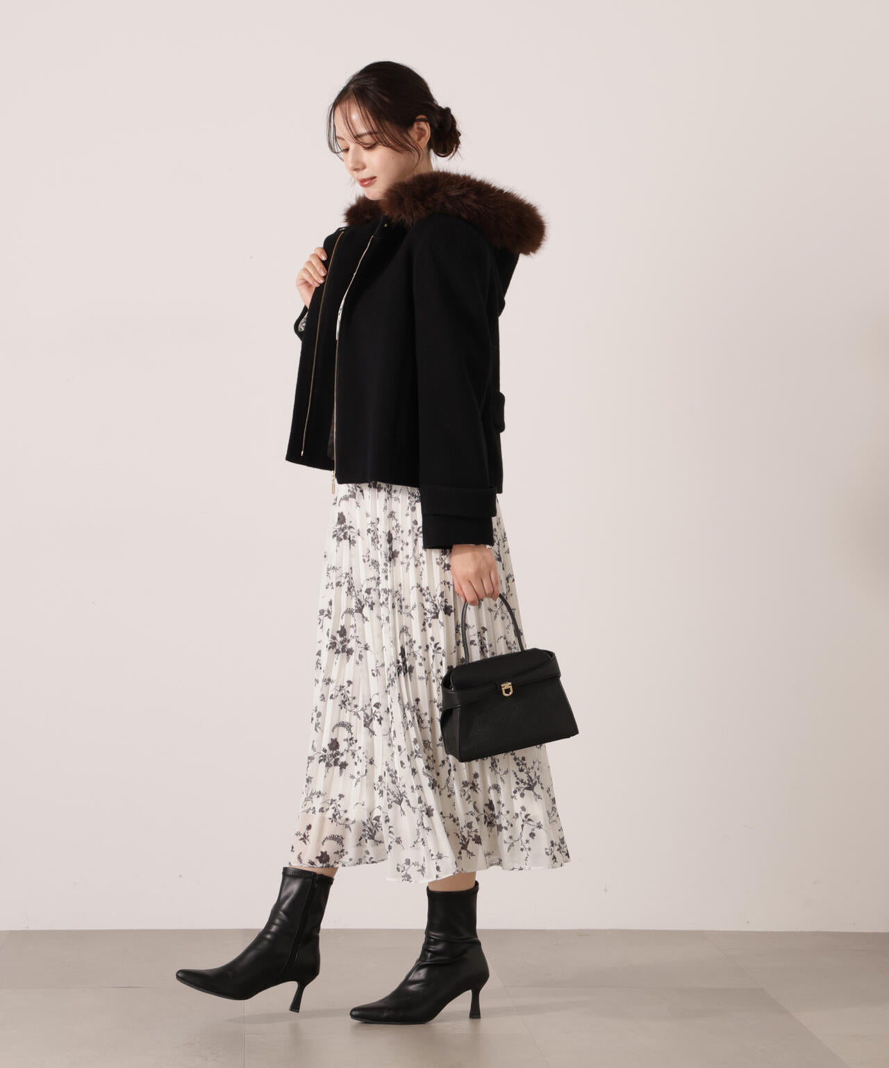 モッサフードフェイクファーショートコート