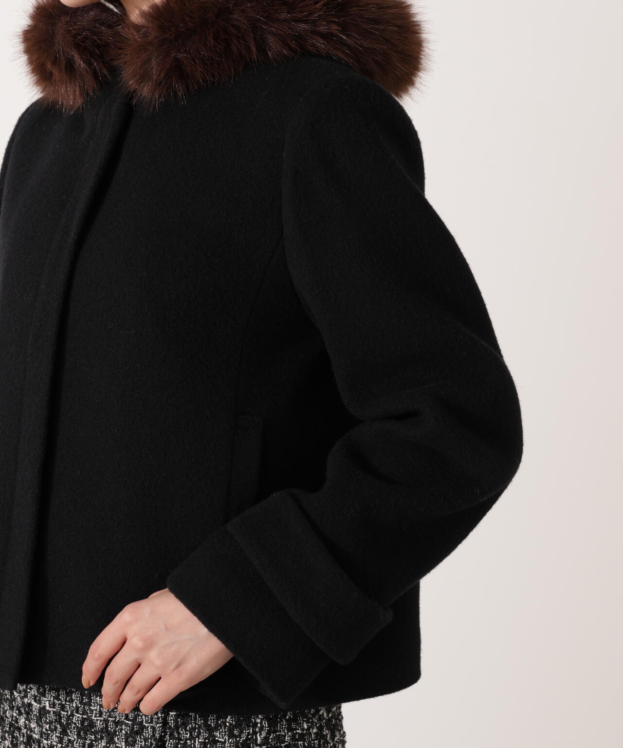 モッサフードフェイクファーショートコート