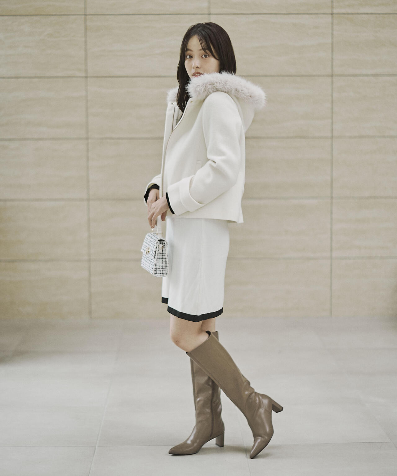 モッサフードフェイクファーショートコート