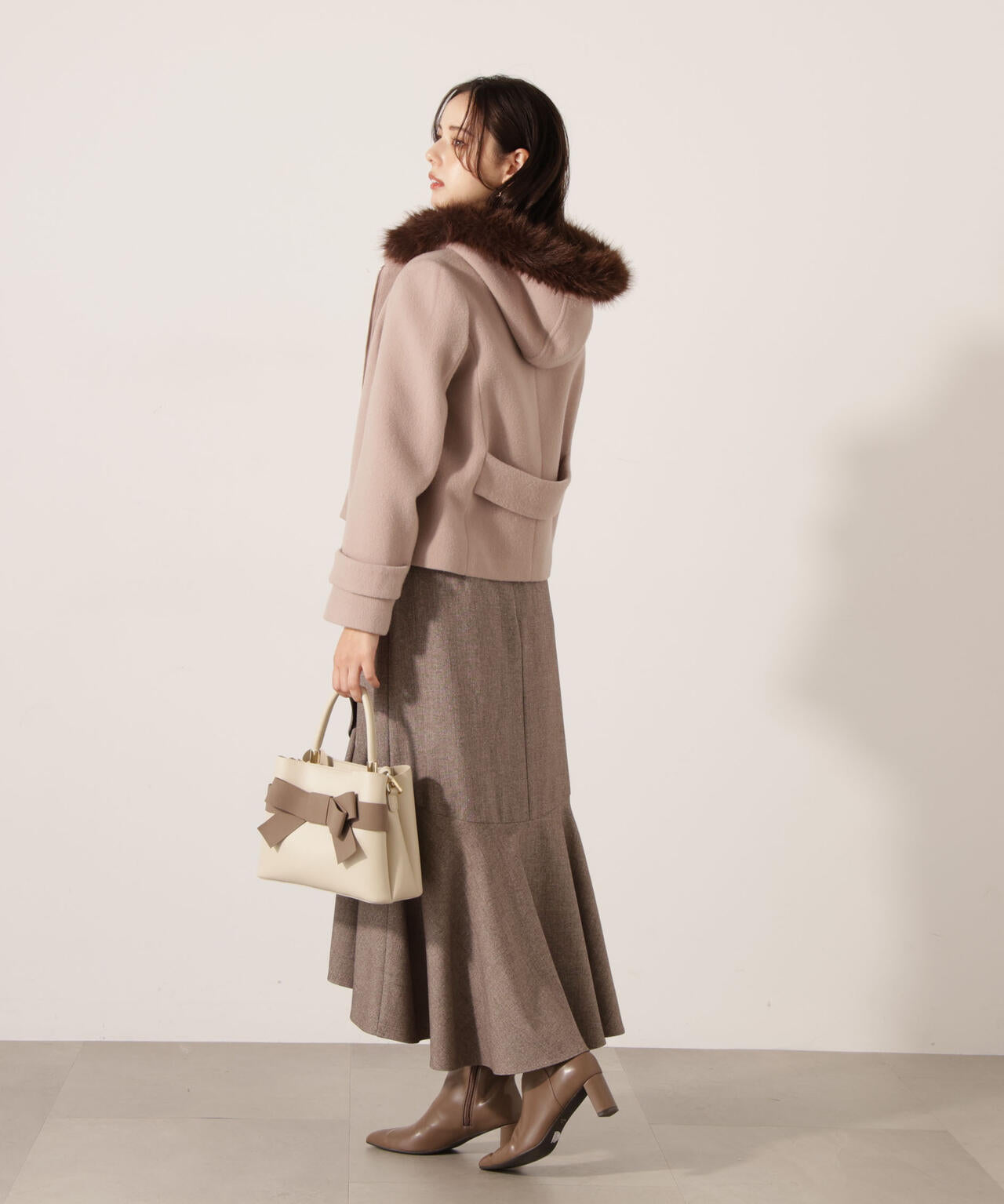 モッサフードフェイクファーショートコート