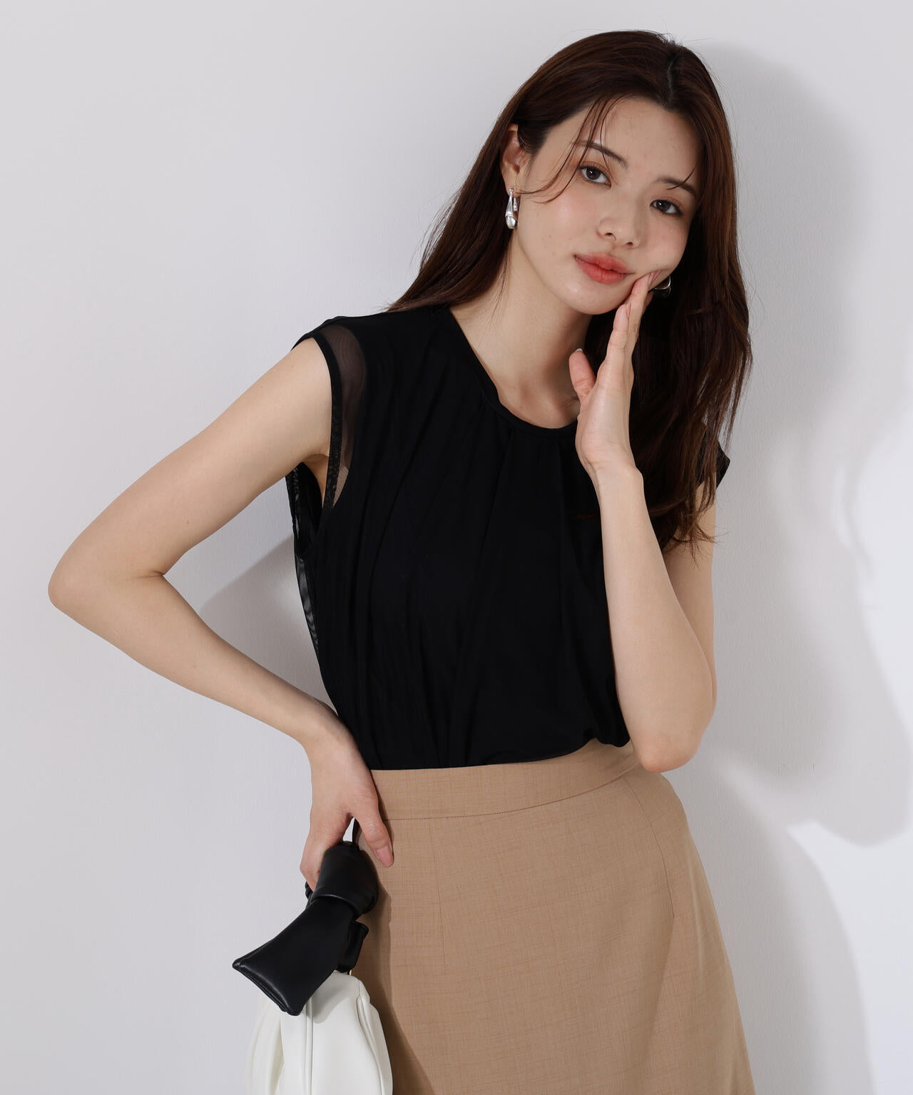 タック入りチュールトップス