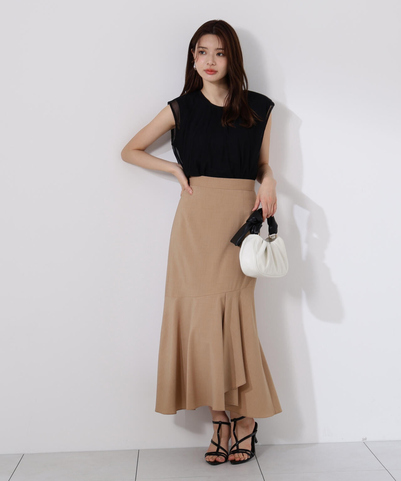 タック入りチュールトップス