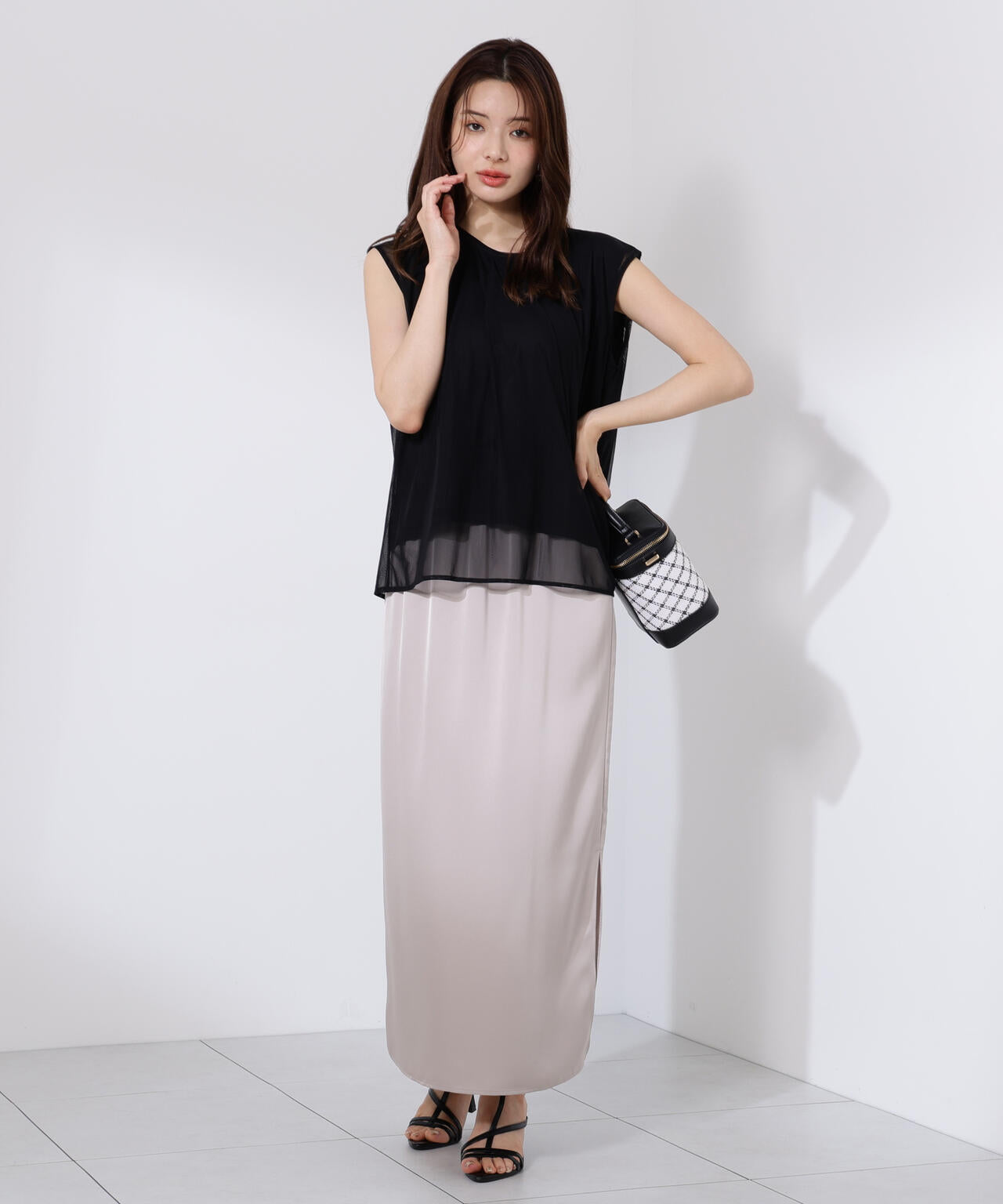 タック入りチュールトップス