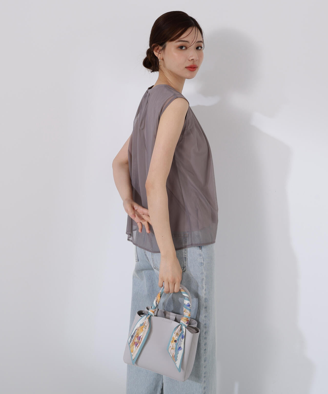 タック入りチュールトップス