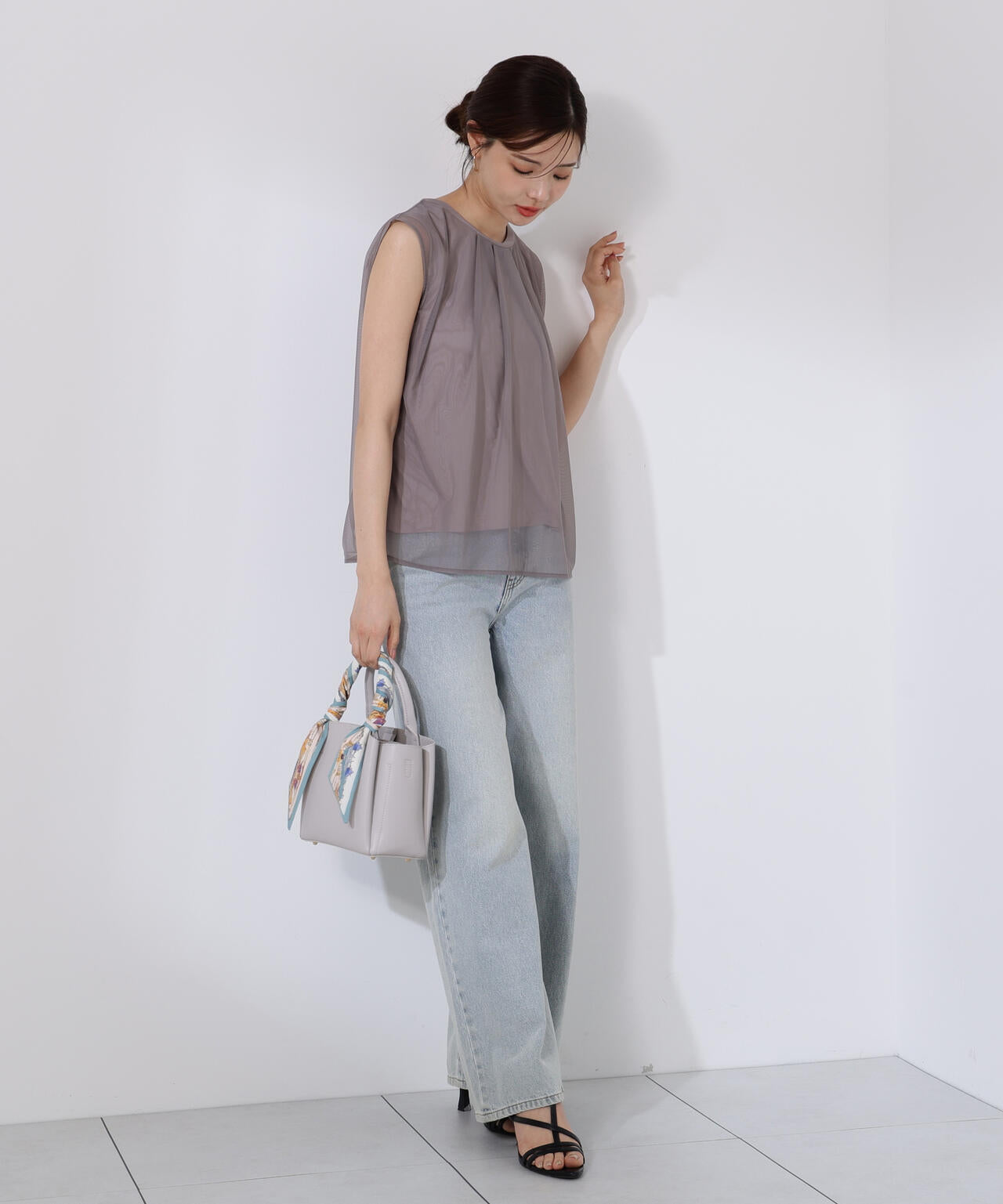 タック入りチュールトップス