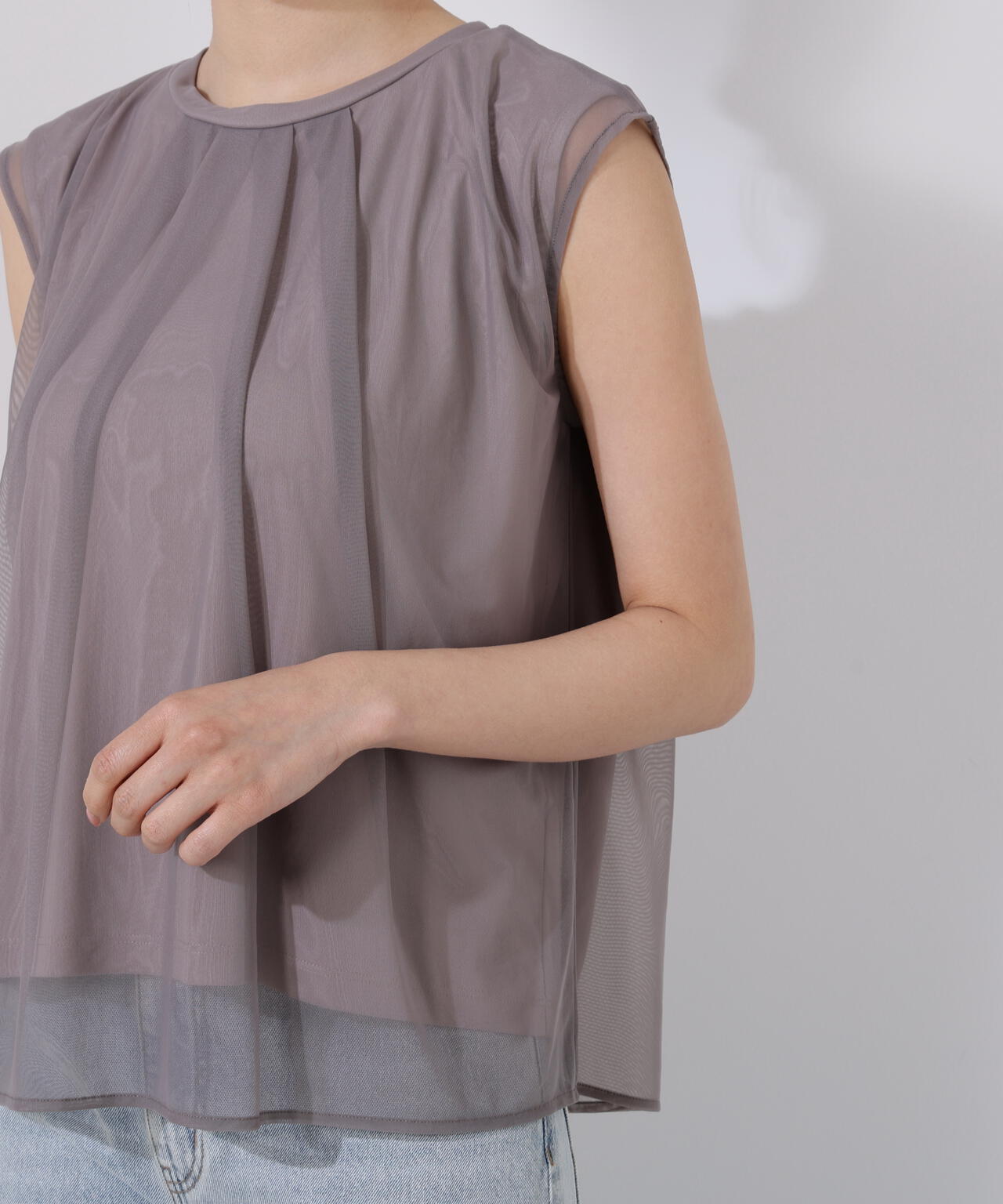 タック入りチュールトップス