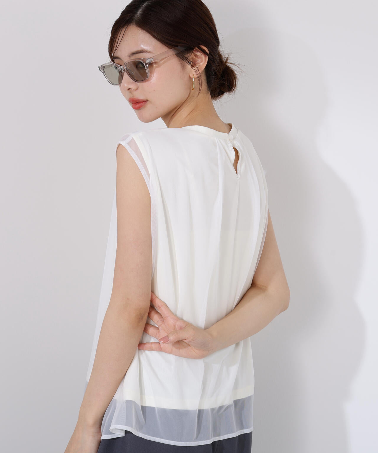 タック入りチュールトップス