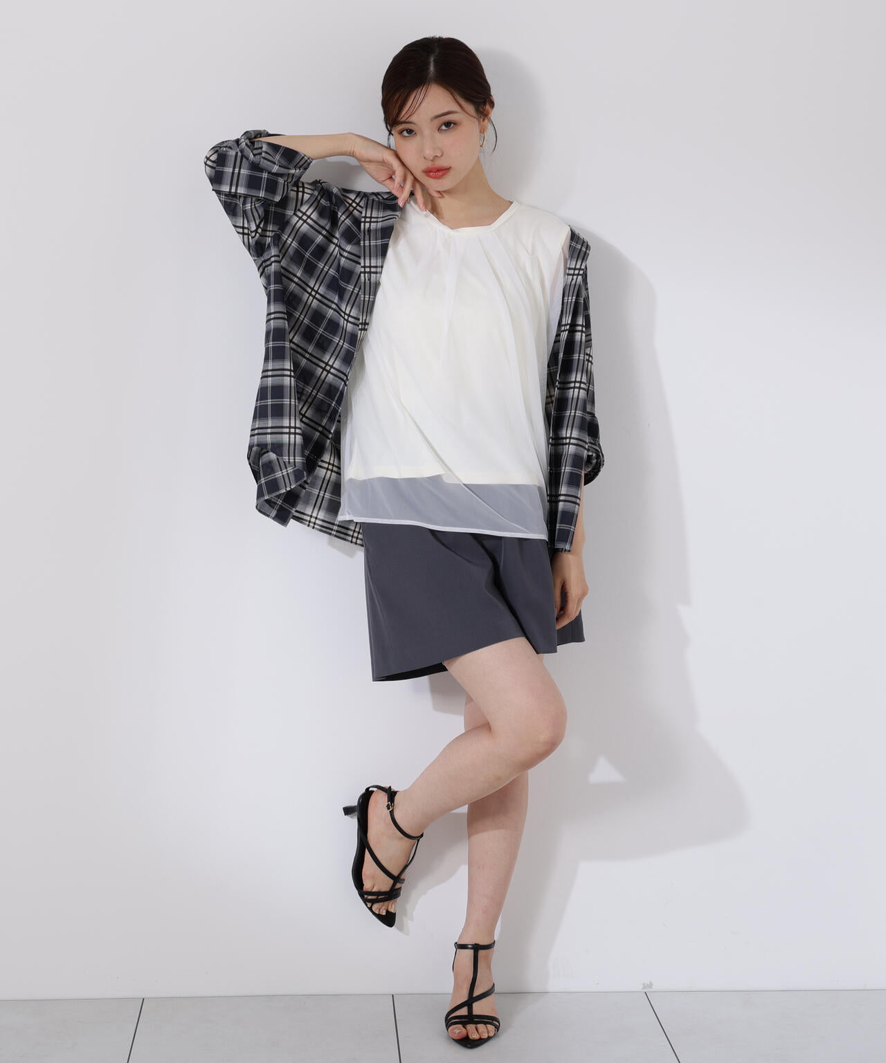 タック入りチュールトップス