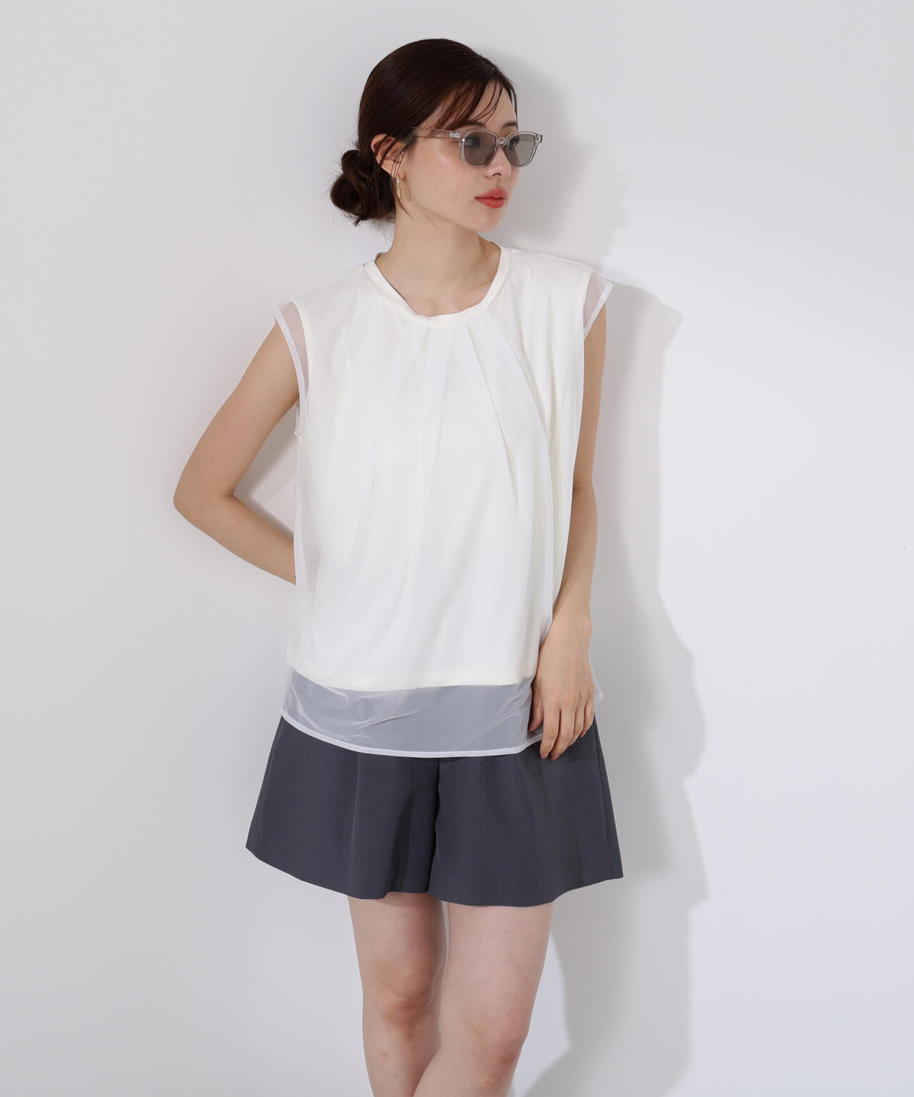 タック入りチュールトップス