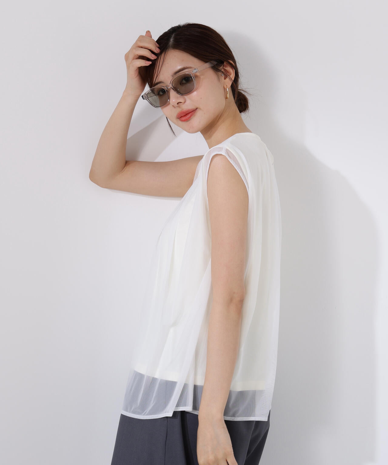 タック入りチュールトップス