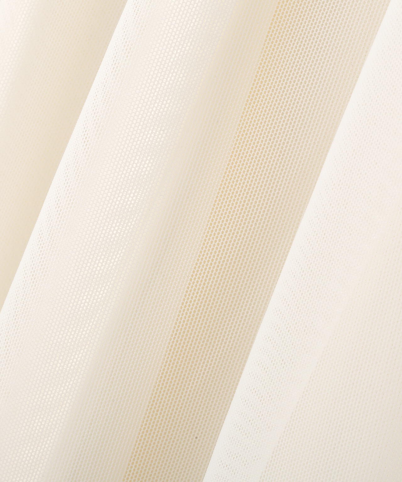 タック入りチュールトップス