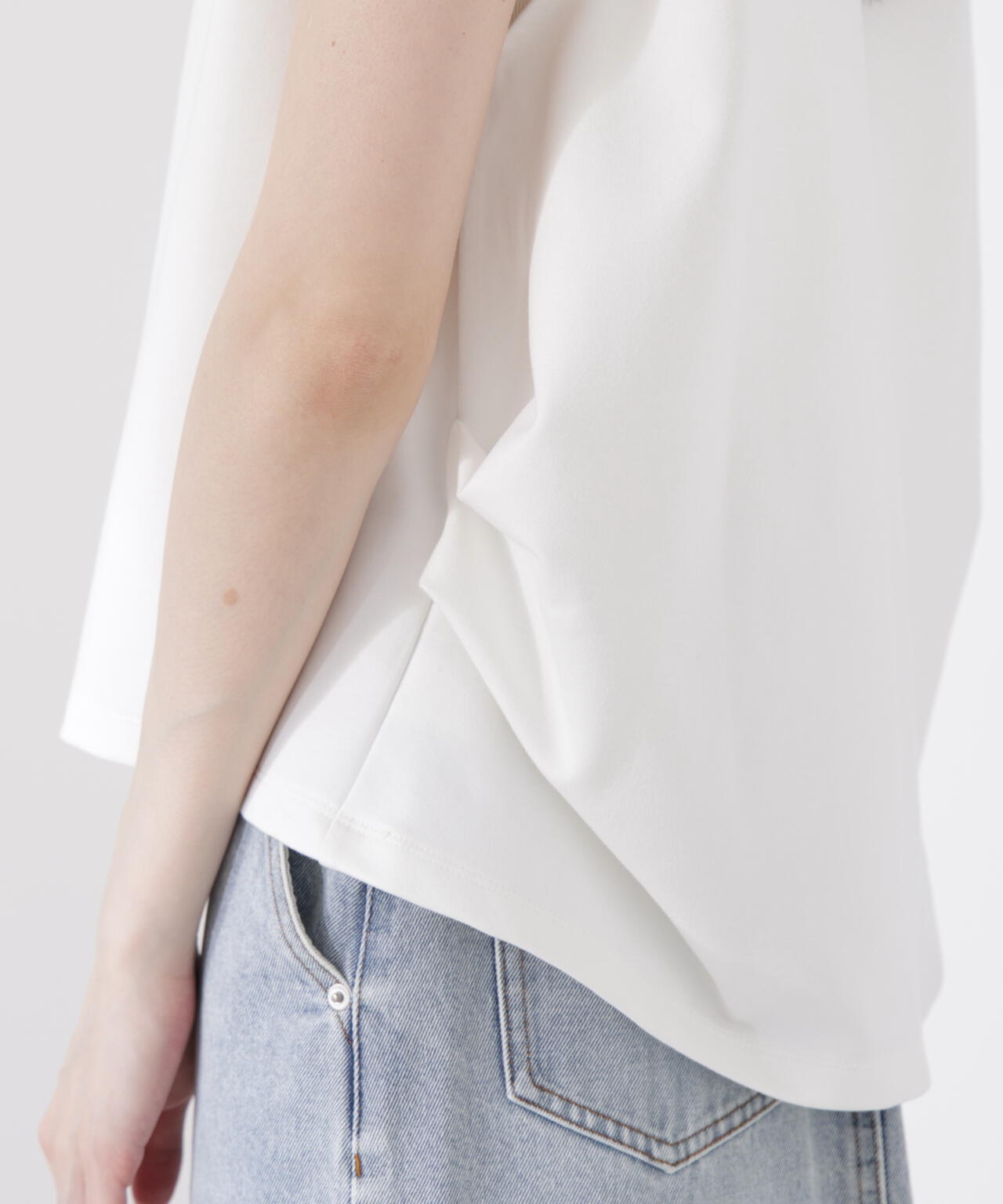 <ウォッシャブル>Vネックフォルムカットソー