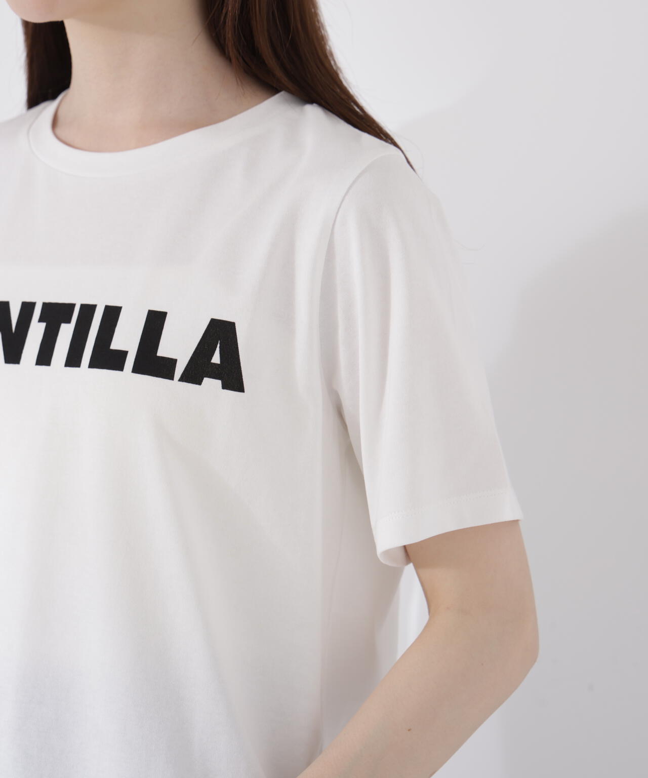 <ウォッシャブル>ゴシックロゴTシャツ