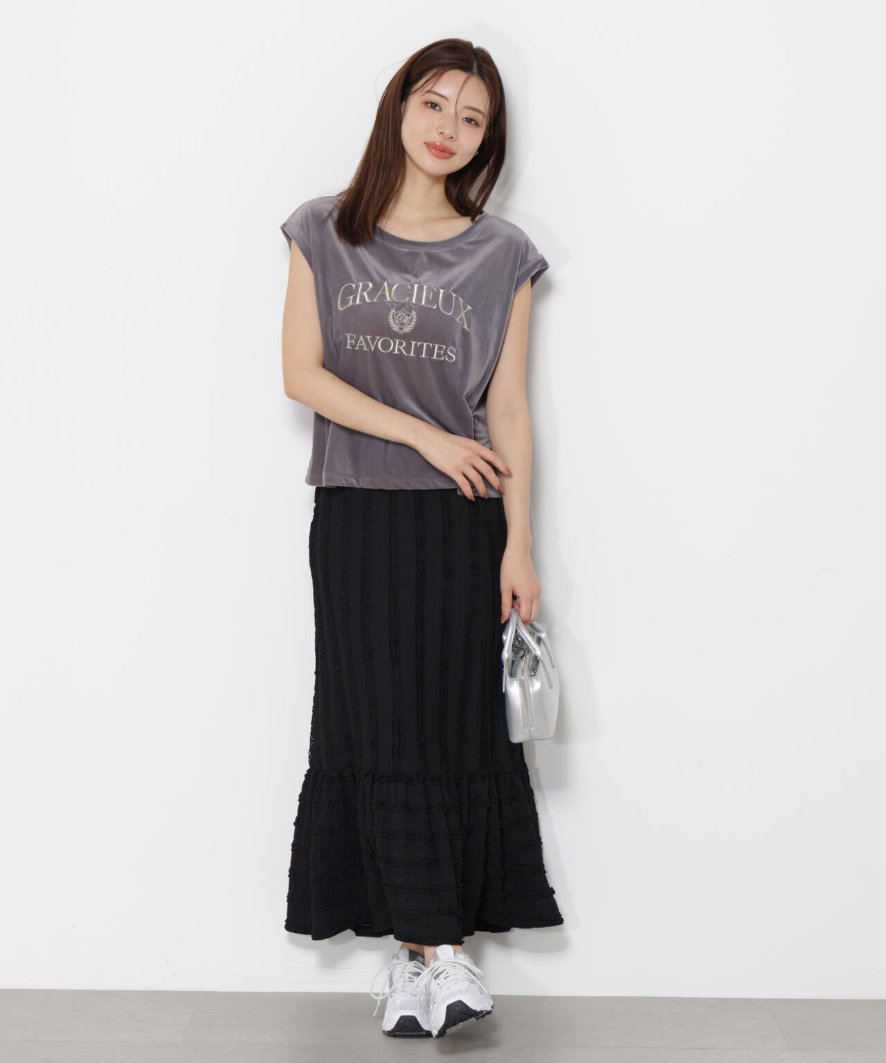 <ハンドウォッシャブル>シアーベロア刺繍Tシャツ