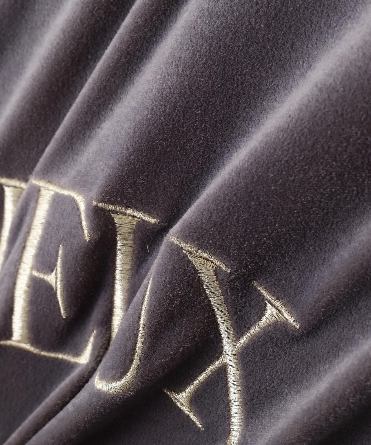 <ハンドウォッシャブル>シアーベロア刺繍Tシャツ