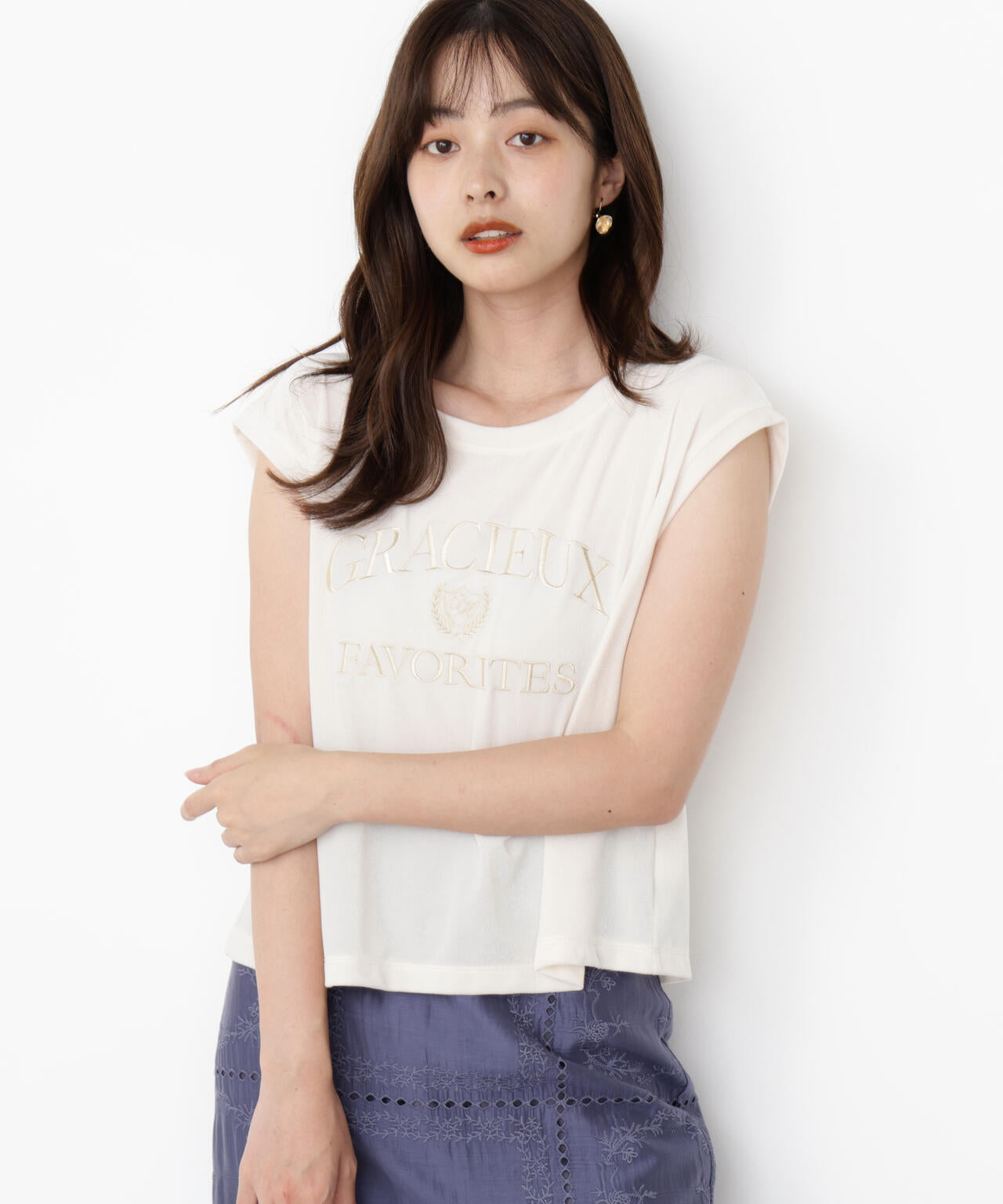 <ハンドウォッシャブル>シアーベロア刺繍Tシャツ