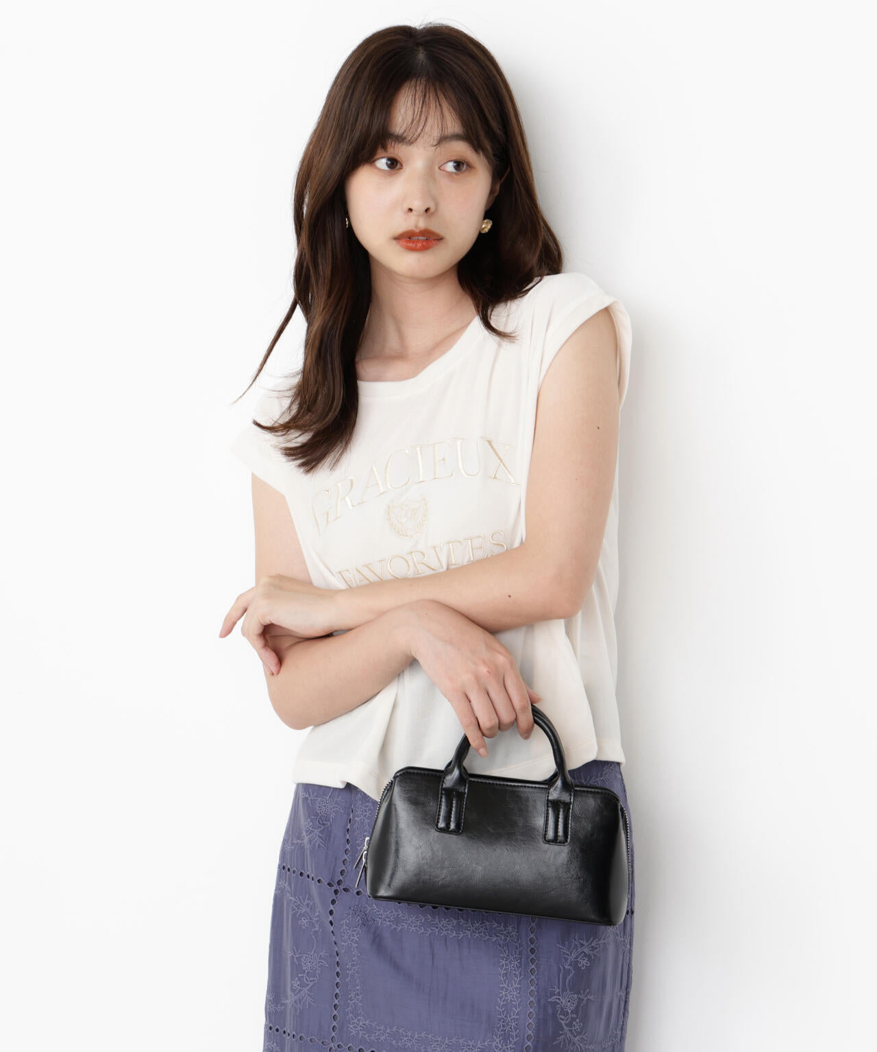 <ハンドウォッシャブル>シアーベロア刺繍Tシャツ