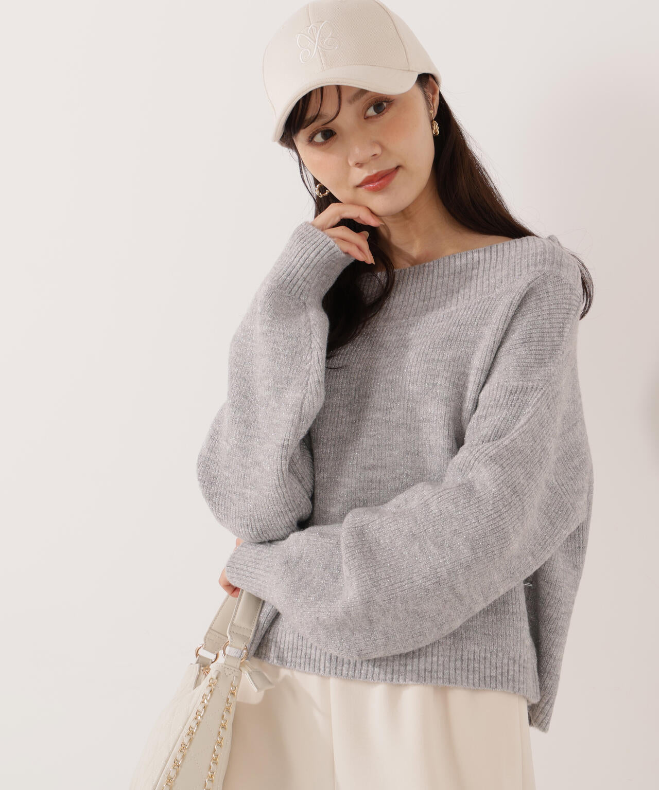 【青島心さん着用】ラメ入りオフショル畔ニット