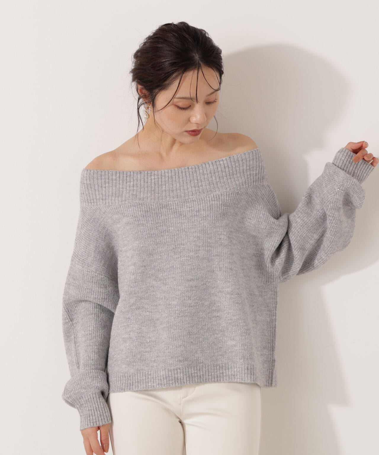 【青島心さん着用】ラメ入りオフショル畔ニット
