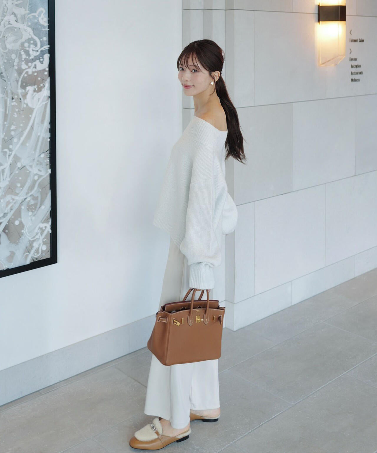 【青島心さん着用】ラメ入りオフショル畔ニット