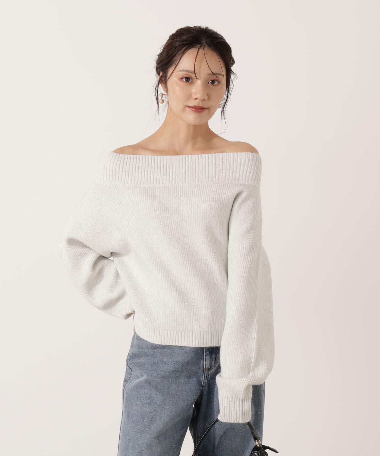 【青島心さん着用】ラメ入りオフショル畔ニット