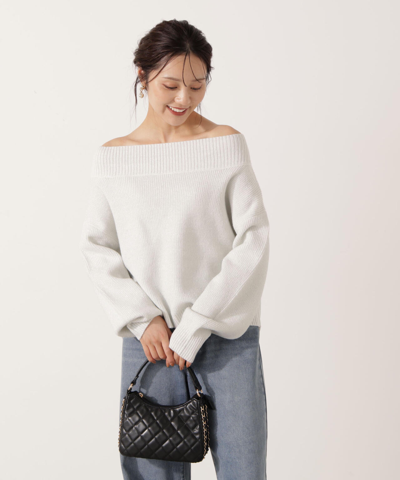 【青島心さん着用】ラメ入りオフショル畔ニット