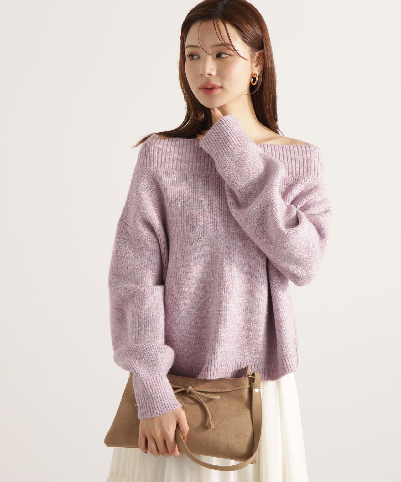 【青島心さん着用】ラメ入りオフショル畔ニット