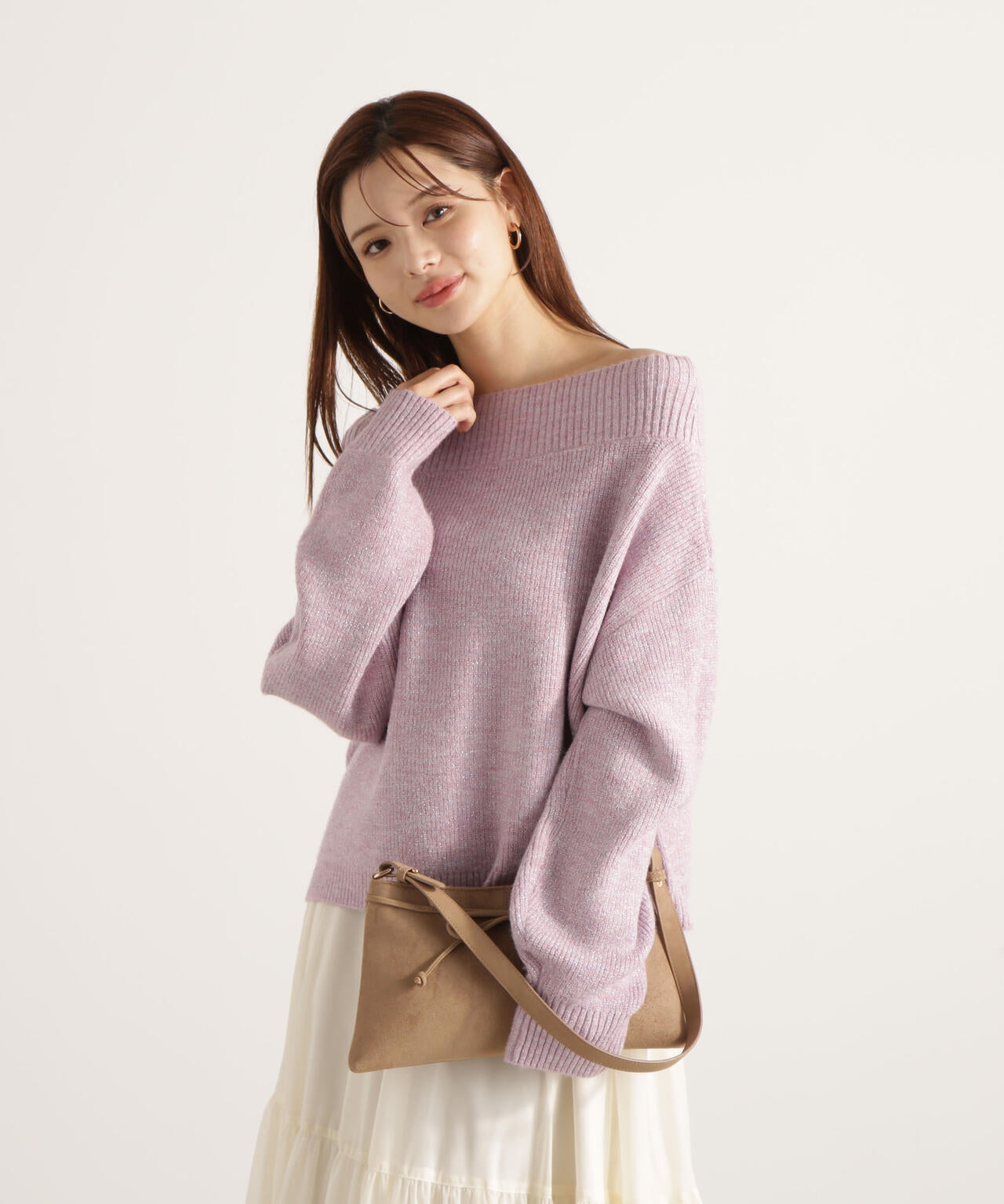 【青島心さん着用】ラメ入りオフショル畔ニット