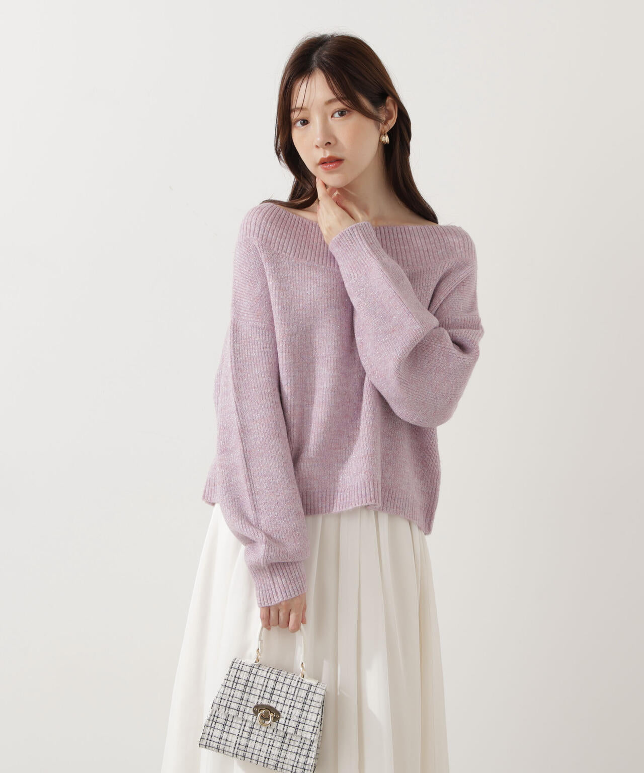 【青島心さん着用】ラメ入りオフショル畔ニット