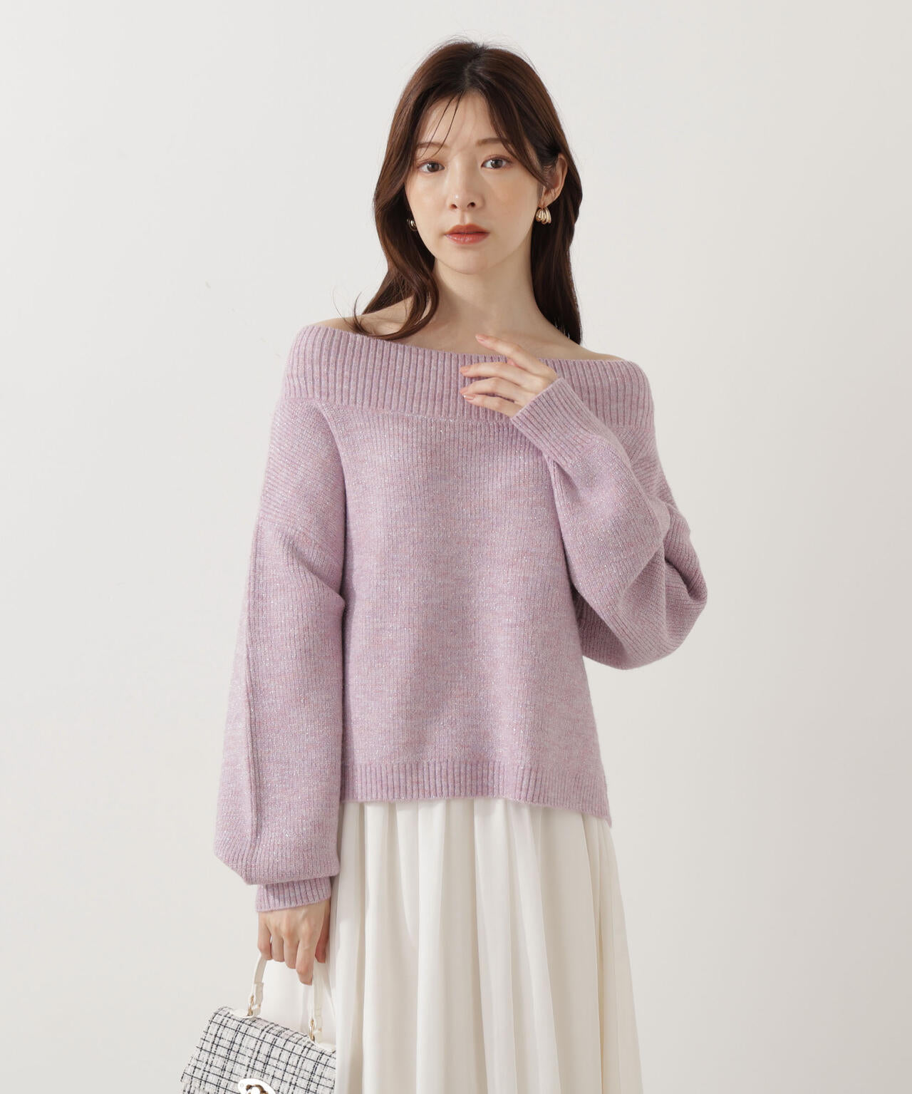 【青島心さん着用】ラメ入りオフショル畔ニット