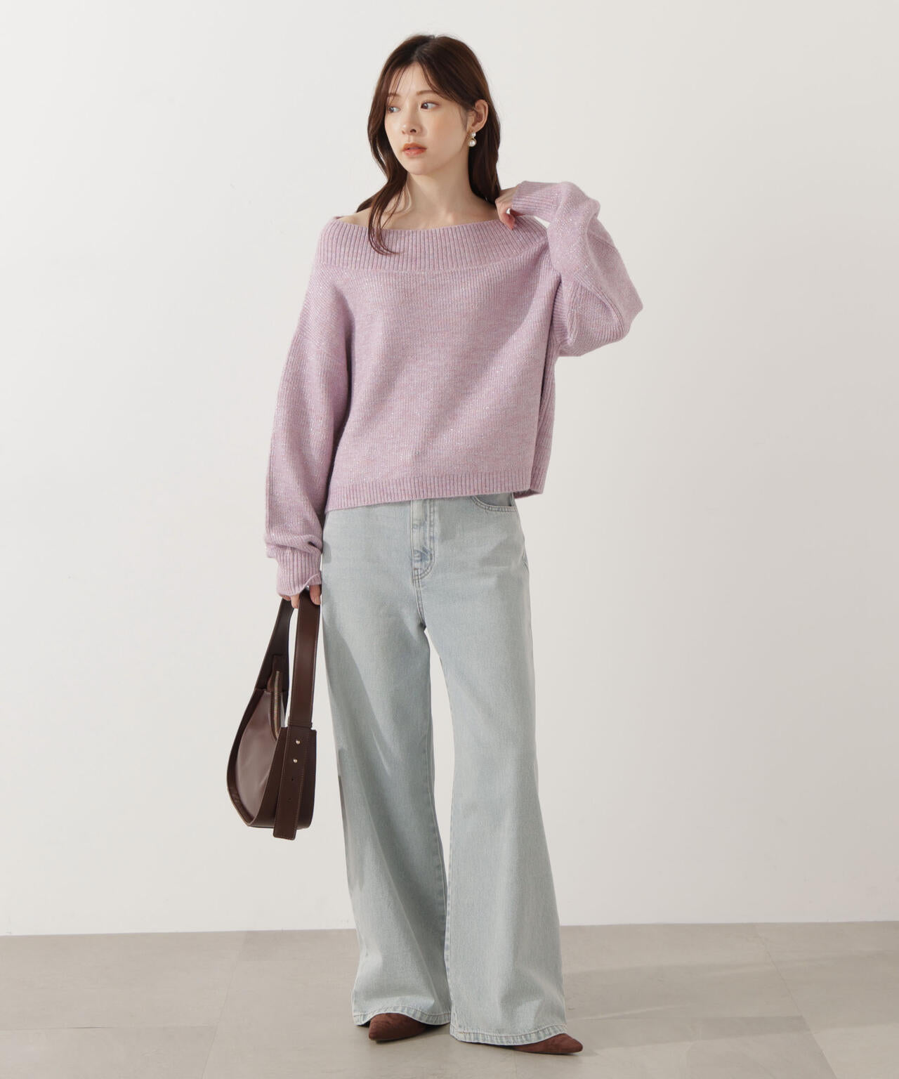 【青島心さん着用】ラメ入りオフショル畔ニット