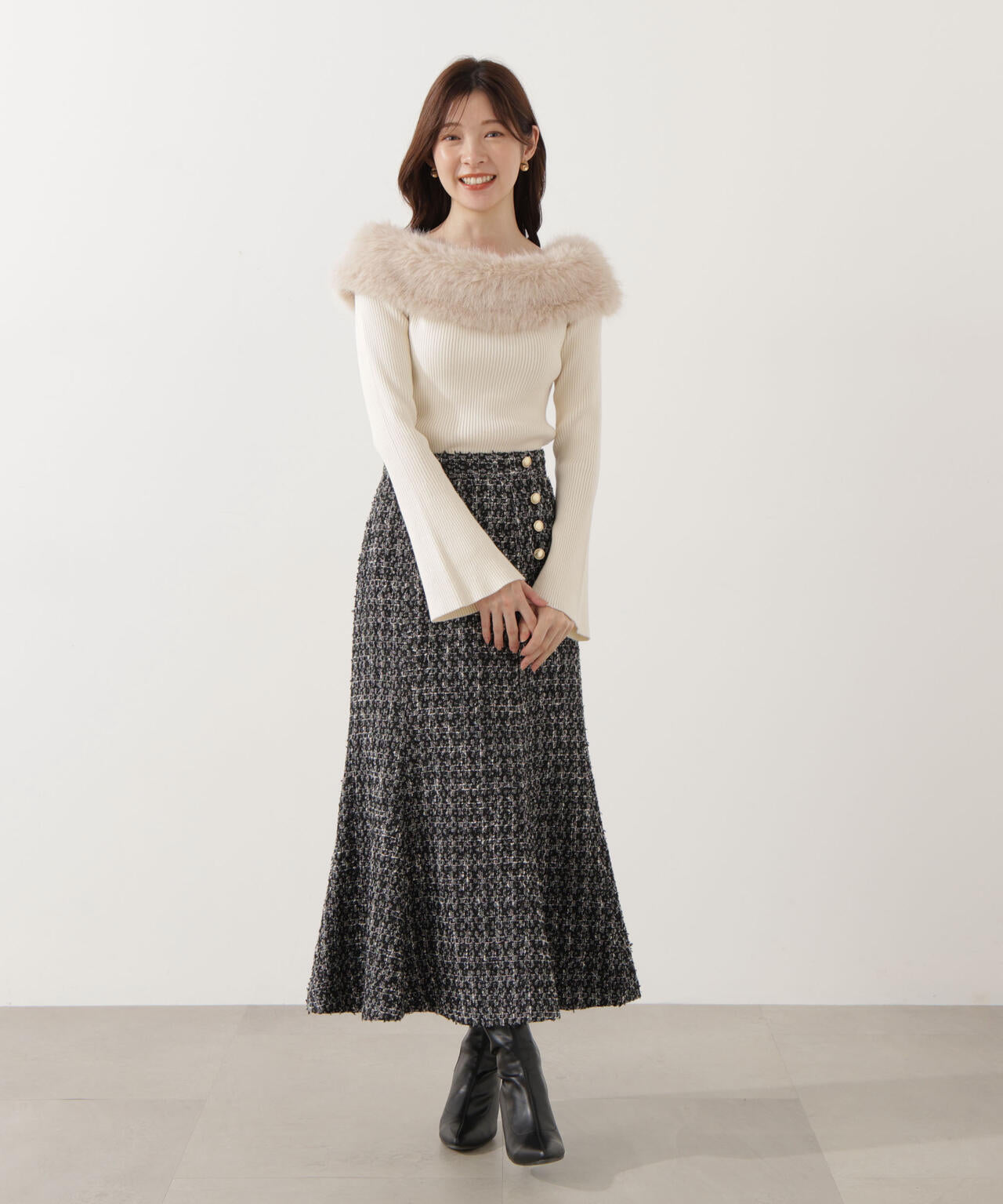 【青島心さん着用】フェイクファー付きオフショルニット