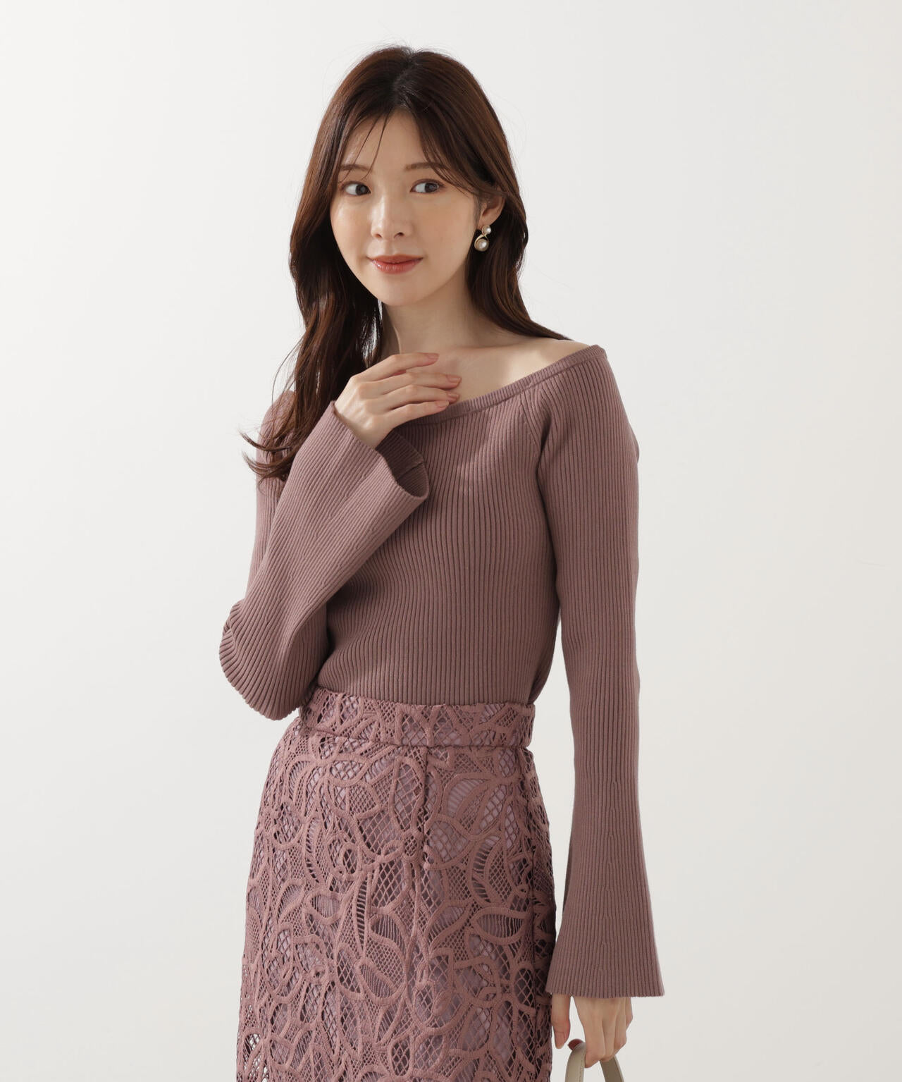 【青島心さん着用】フェイクファー付きオフショルニット