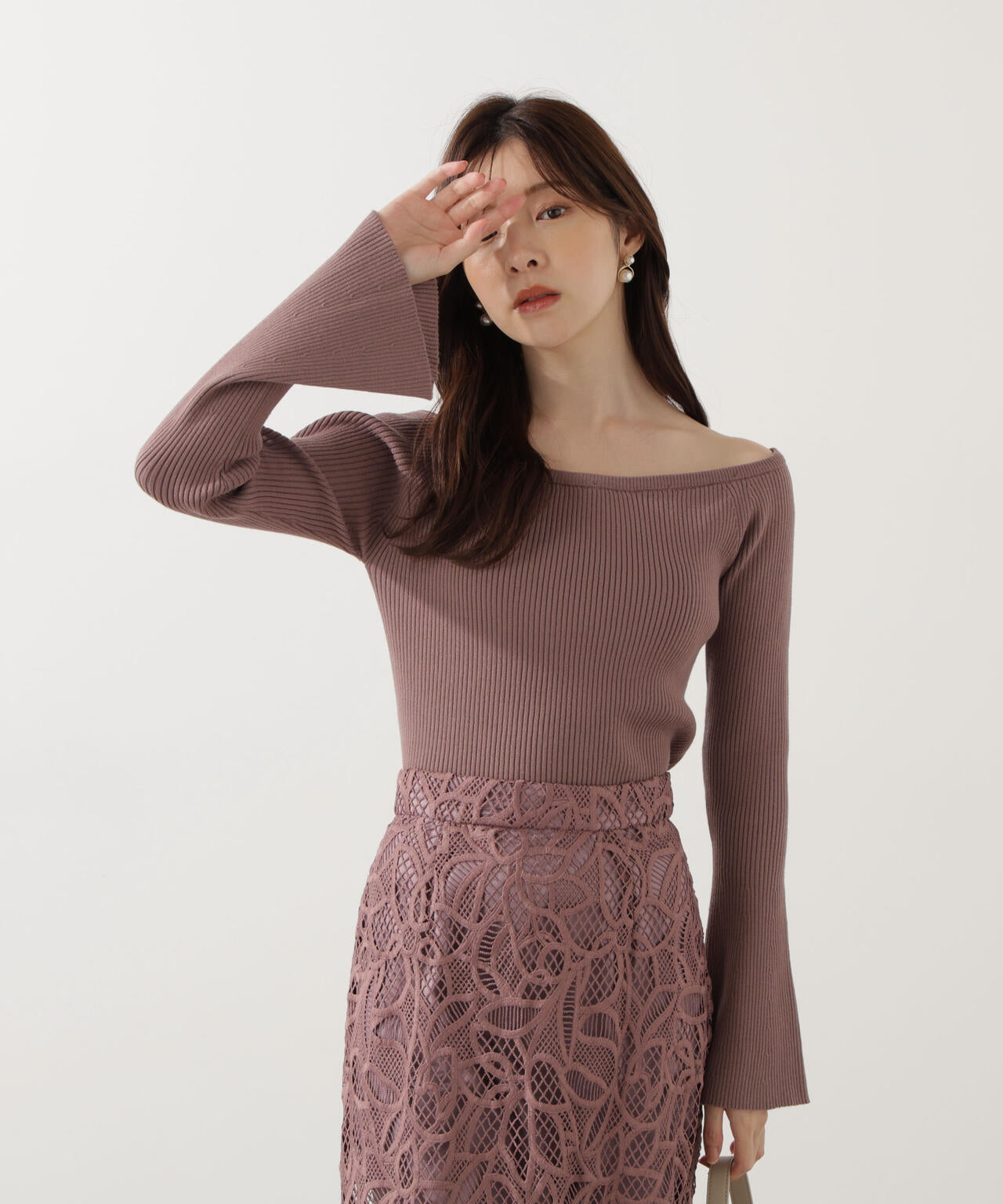 【青島心さん着用】フェイクファー付きオフショルニット