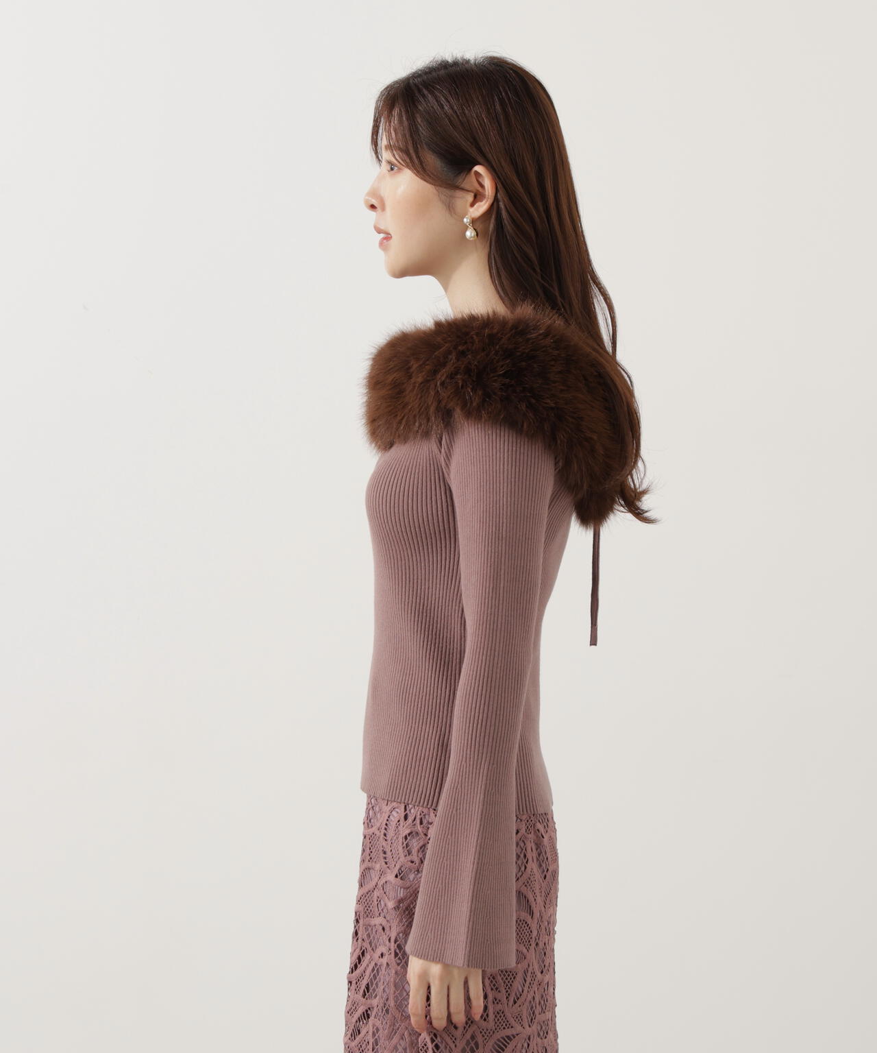 【青島心さん着用】フェイクファー付きオフショルニット