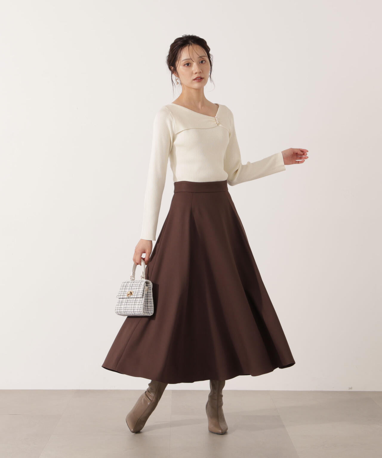 アシメパールデザインニット