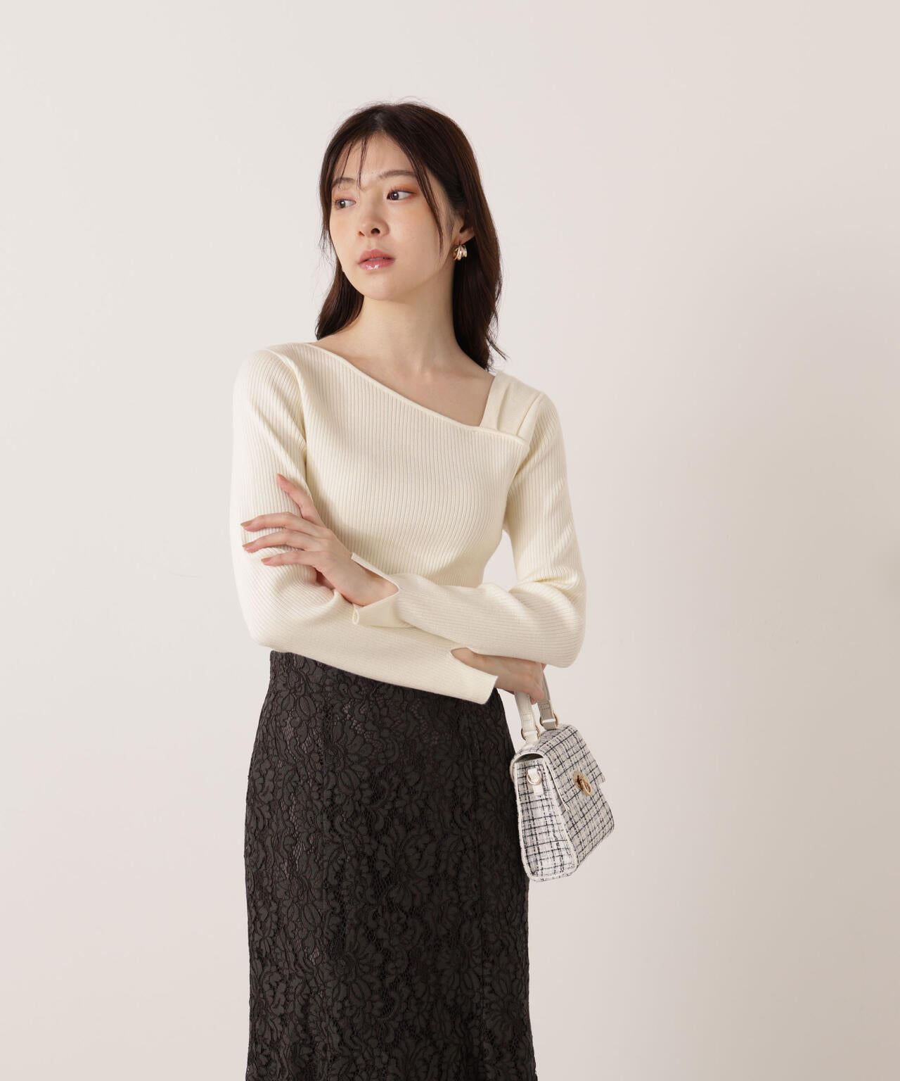 <ウォッシャブル>アシメネックリブニット