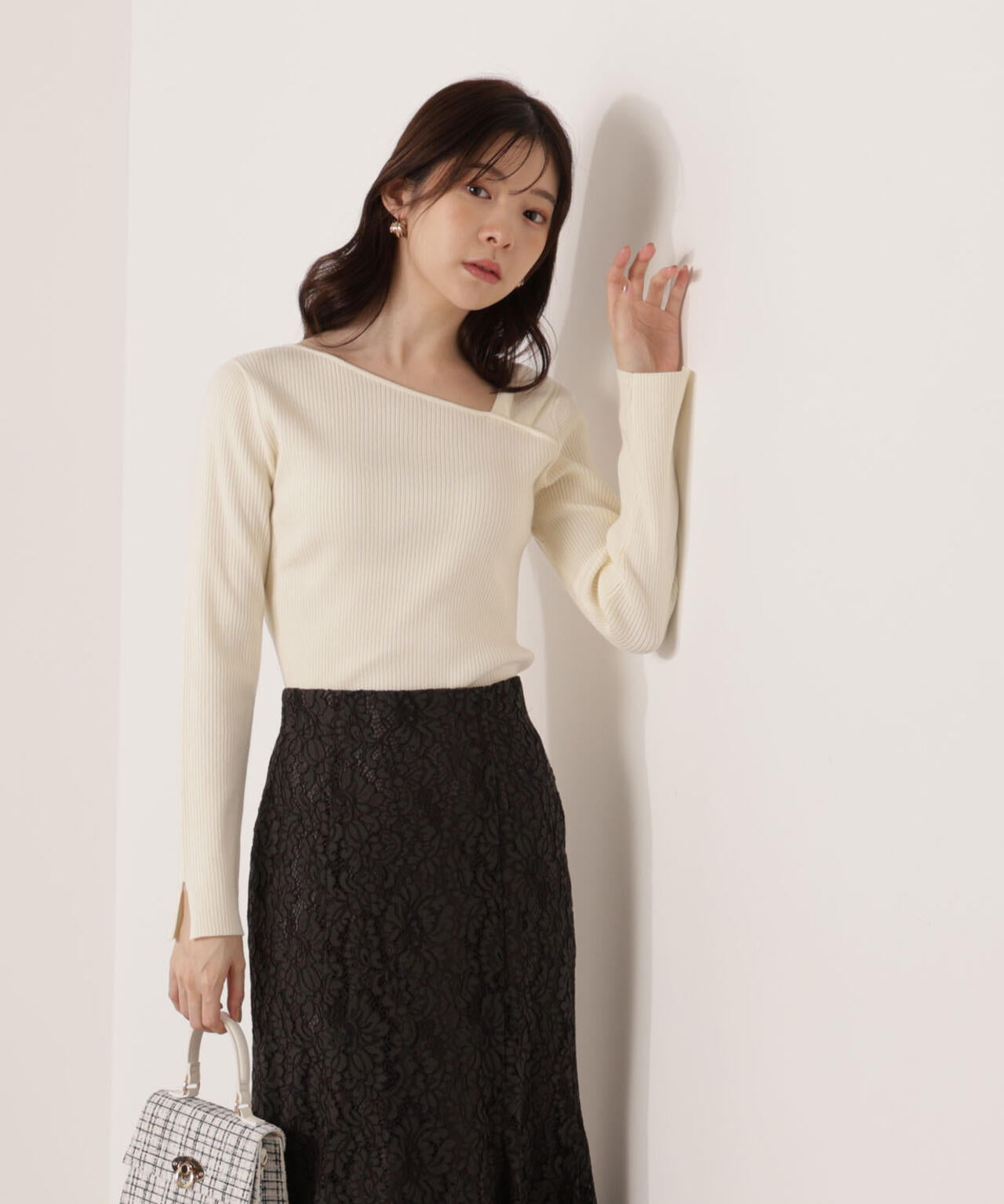 <ウォッシャブル>アシメネックリブニット