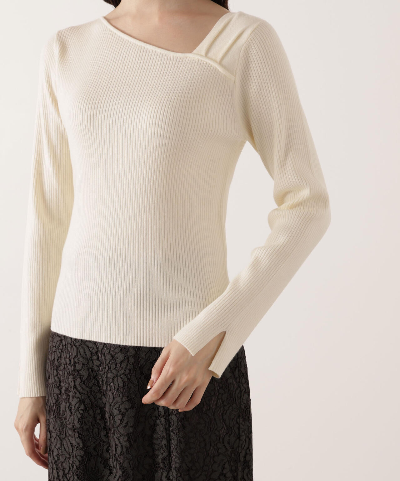 <ウォッシャブル>アシメネックリブニット