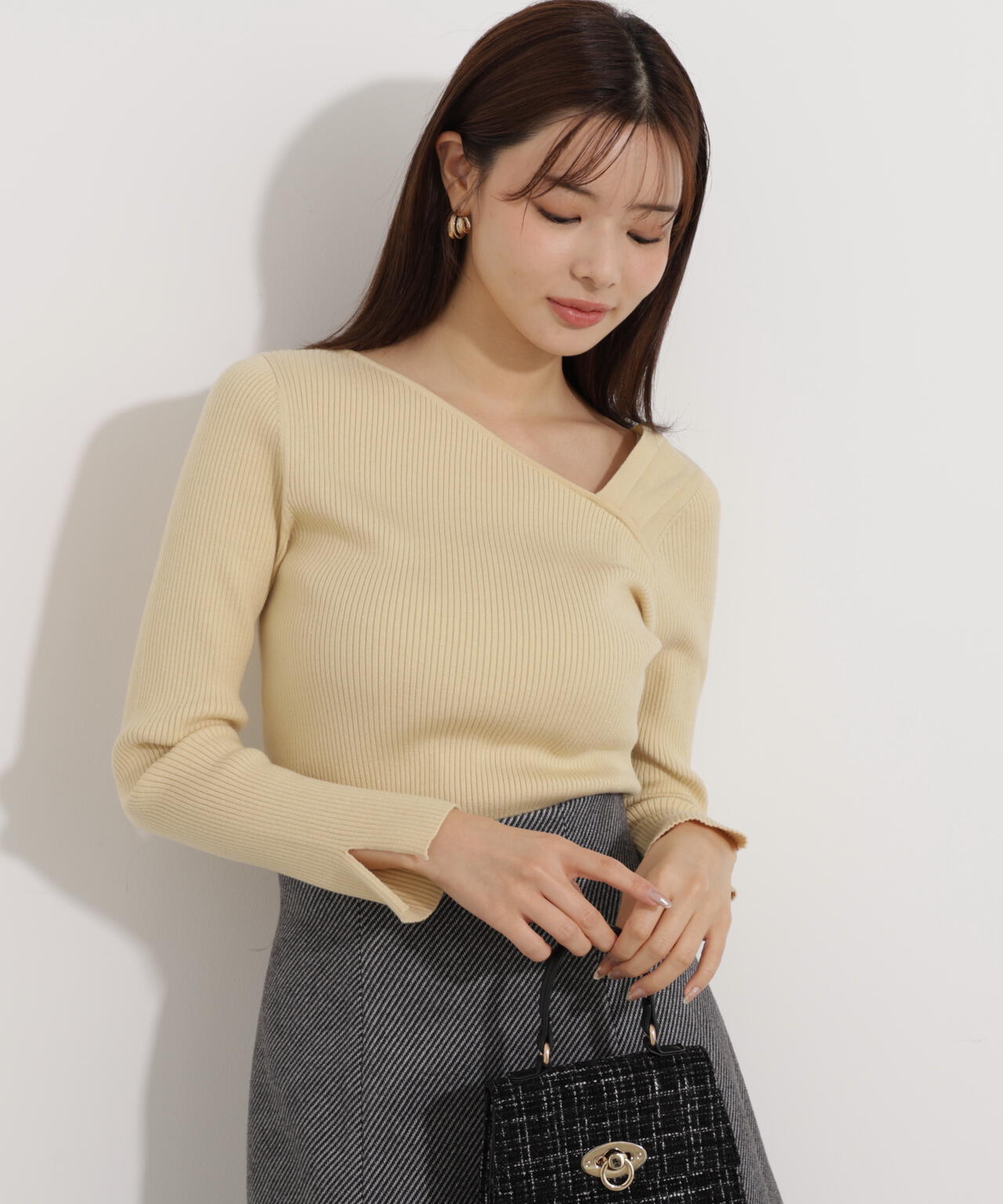 <ウォッシャブル>アシメネックリブニット