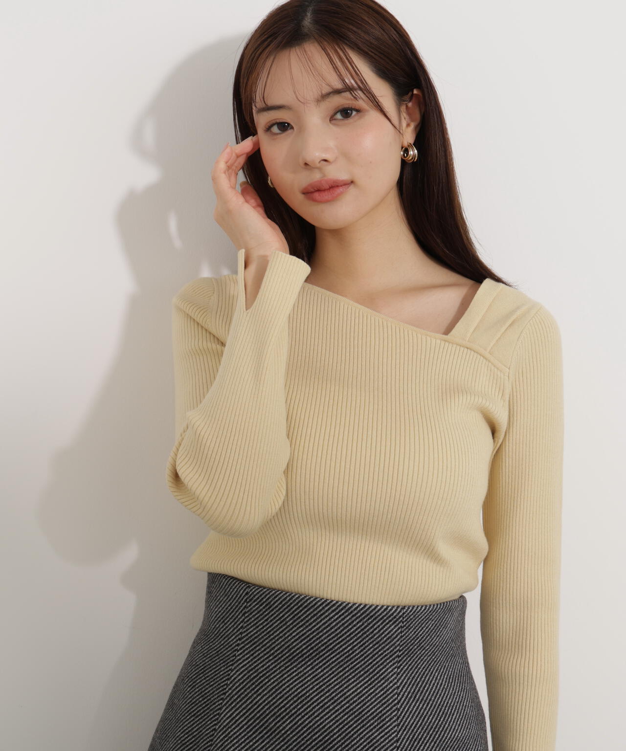 <ウォッシャブル>アシメネックリブニット