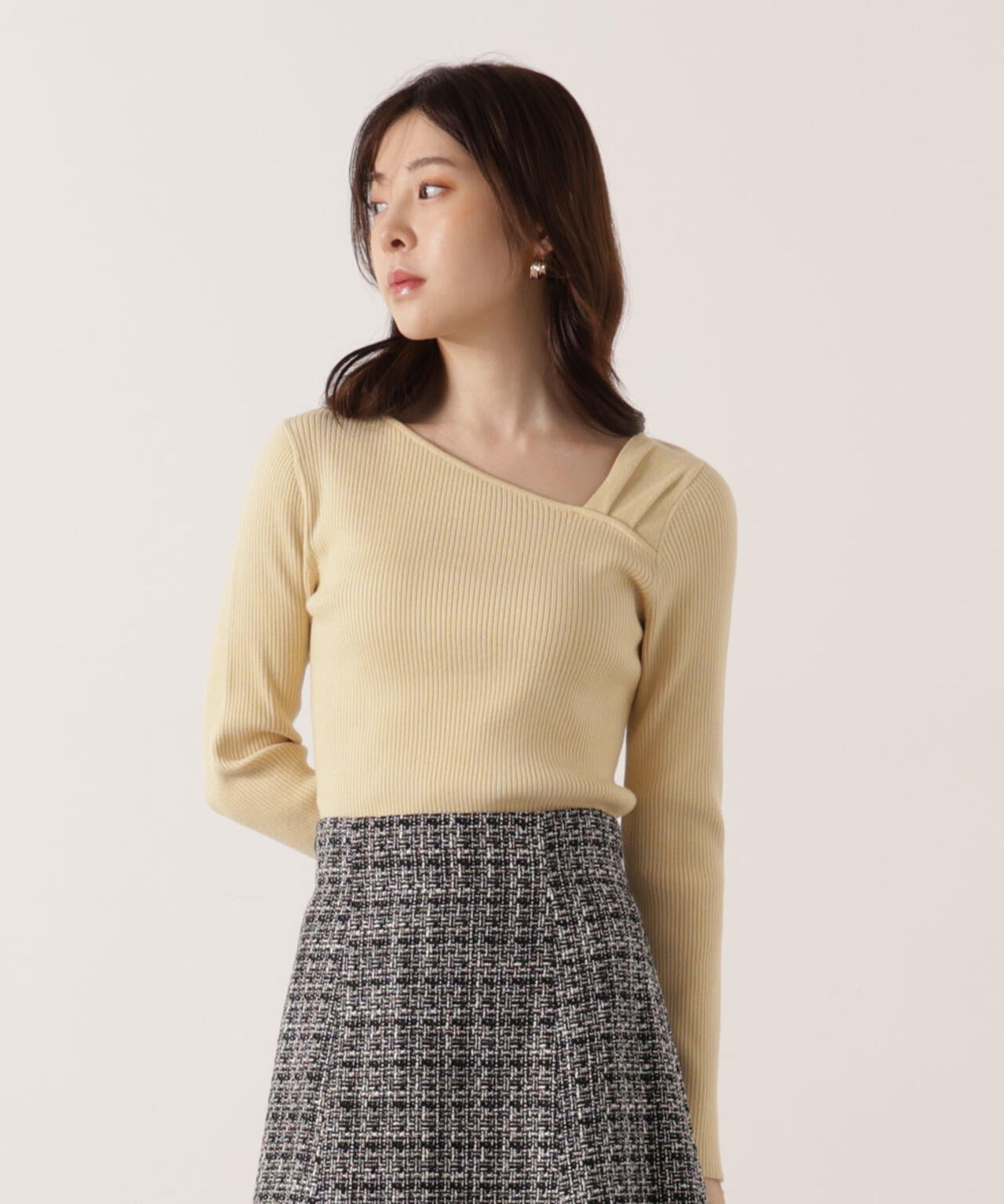 <ウォッシャブル>アシメネックリブニット