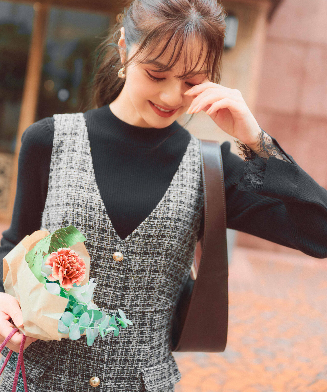 【加藤栞さん着用】レースドッキングスリーブニット