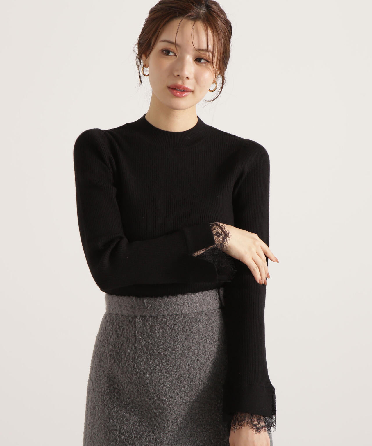 【加藤栞さん着用】レースドッキングスリーブニット