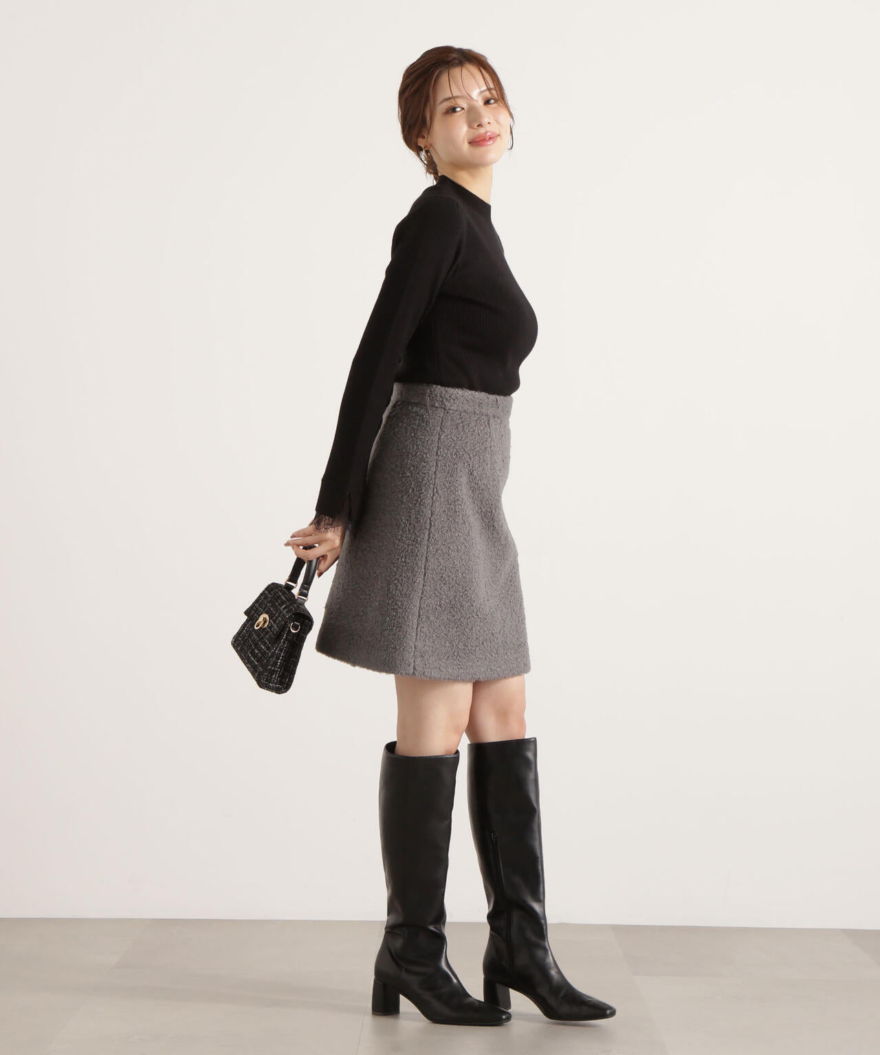 【加藤栞さん着用】レースドッキングスリーブニット