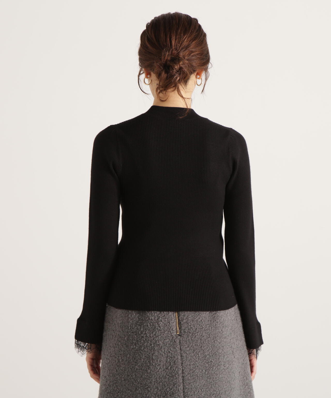 【加藤栞さん着用】レースドッキングスリーブニット