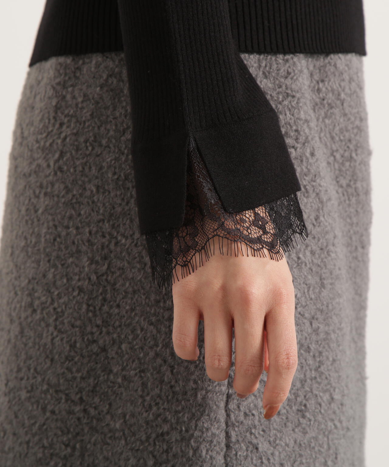 【加藤栞さん着用】レースドッキングスリーブニット