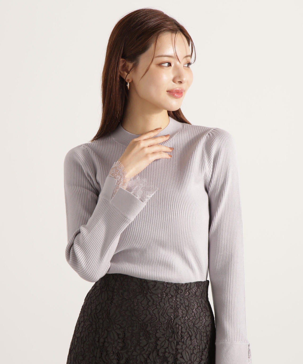【加藤栞さん着用】レースドッキングスリーブニット