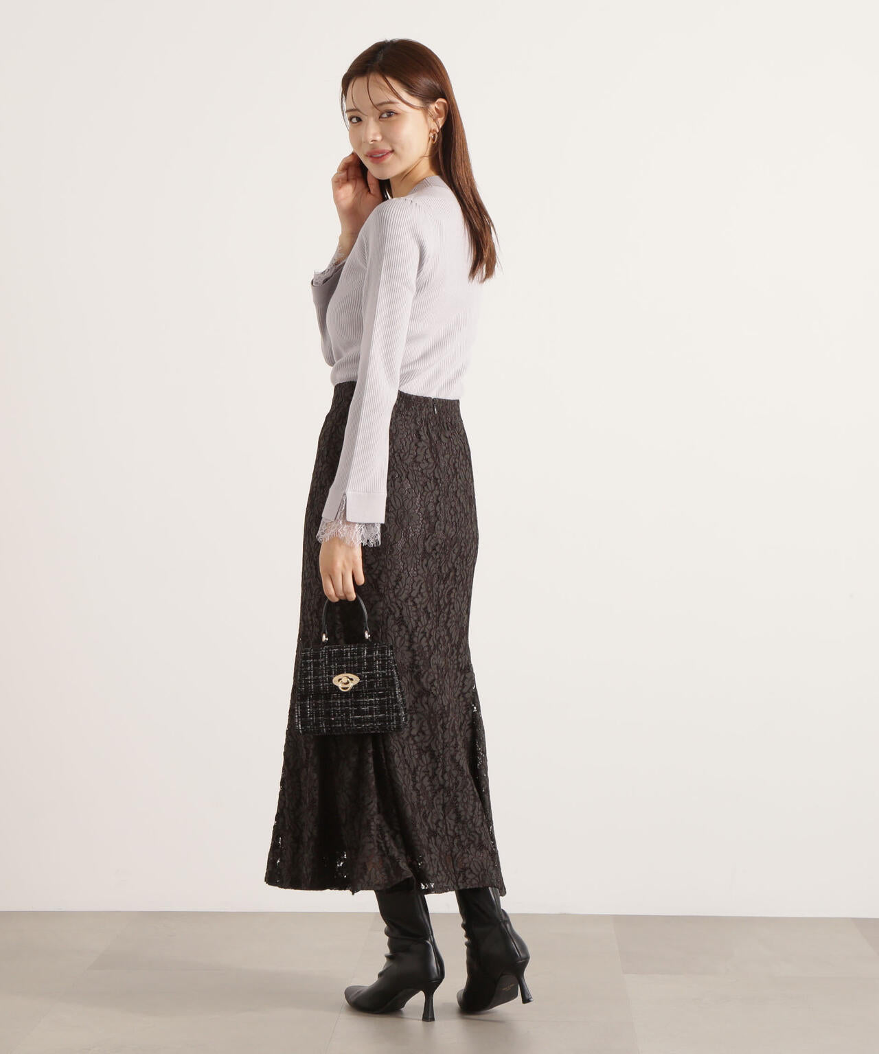 【加藤栞さん着用】レースドッキングスリーブニット